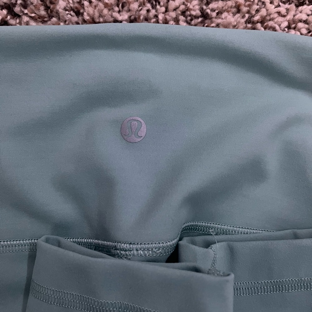 lululemon size 2 leggings color is misty glade